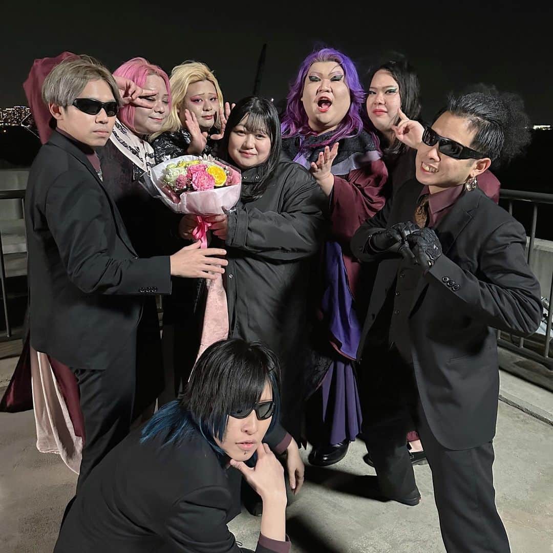 えみっくすのインスタグラム：「デラックス×デラックスさんの「真夜中のドア～stay with me」のMVに出演させていただきましたᜊ(˶ᐢ. .ᐢ˵)ᜊTikTokで何度も聞いた大好きな曲を素敵な歌声でカバーされていて、撮影中に初めて聞いてから大好きで、サブスク配信された昨日から何度も何度もすでに聞いてるの💖本日19時からMV公開もされました❕ . 本当に撮影たのしかった！！ヘアメイクも不安になるくらいいつもと雰囲気違うけど、前髪もメイクも(特に竹串で作ってもらったまつ毛が)天才でめちゃくちゃかわいくしてもらったので見て欲しいし、何より映像めちゃくちゃ綺麗で素敵だし、曲も歌声も最高だからぜひぜひ何回も見てほしいなり～(‪⸝⸝- ̫ -⸝⸝‬)♡まじエモいの！！！！  #デラックスデラックス #デラデラ #真夜中のドア #真夜中のドアstaywithme #ぽっちゃり #ぽっちゃり女子 #ぽっちゃりさんと繋がりたい #ぽっちゃり大人女子 #ぽっちゃりモデル #ぽっちゃり女子と繋がりたい #プラスサイズ #プラスサイズモデル #plussize #plussizemodel #plussizebeauty #curvy #curvygirl #curvystyle #chubby #ミスid2022」