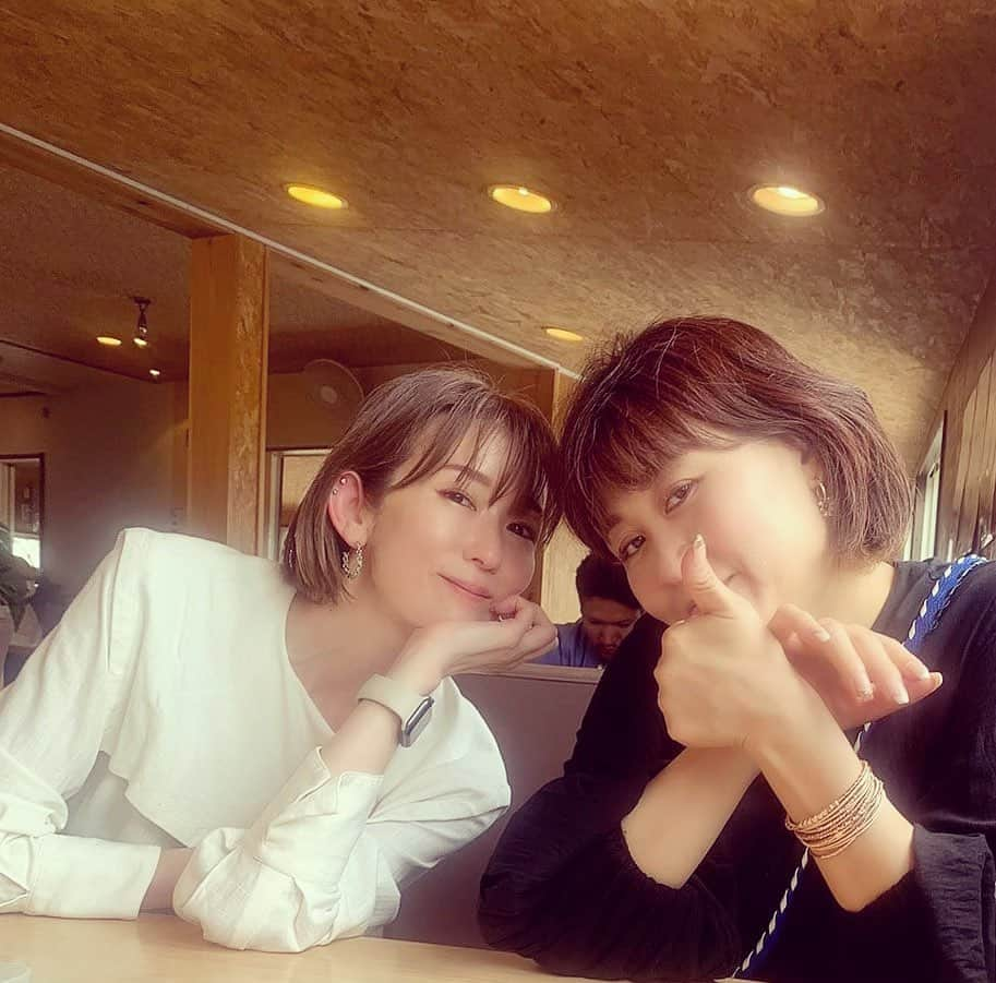 大河内奈々子さんのインスタグラム写真 - (大河内奈々子Instagram)「・ ・ ママ友で犬友のともちゃんと。 次は　なに友になるかしら？  好きな物　興味ある物が一緒って とっても楽しい😊  会うたびに思うのは 子育てって楽しいってこと🤗  ともちゃんありがとう🧡 @tontonton_1380   #大河内奈々子 #nanakoohkouchi #ママ友 #犬友 #bff #自慢のともだち #いつもありがとう」5月22日 21時10分 - nanakoohkouchi