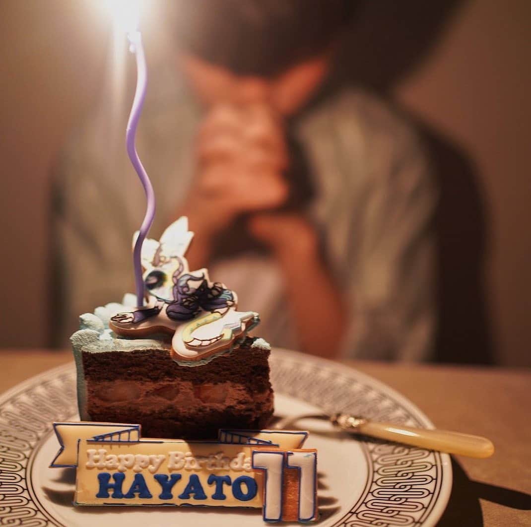 喜田彩子のインスタグラム：「⁡ ⁡  생일 축하해~🎂💕  喜田家の愛するバブちゃん👶🏼💕 @hayato.kida  ⁡ 健康で毎日元気でいてくれてありがとう。 ママとパパとネェネの元に来てくれてありがとう。 生まれてきてくれてありがとう。 ⁡ ⁡ どんな1年になるかな？ コロナで出来なかったこと沢山して いっぱいいっぱい楽しい思い出作ろう！✨ ⁡ ⁡ #ケーキで口の中真っ青👻 #息子 #お誕生日 #11歳 #お誕生日おめでとう #大好き #아들 #생일 #열한살 #생일축하해 #사랑해 #son #birthday #happybirthday #love」
