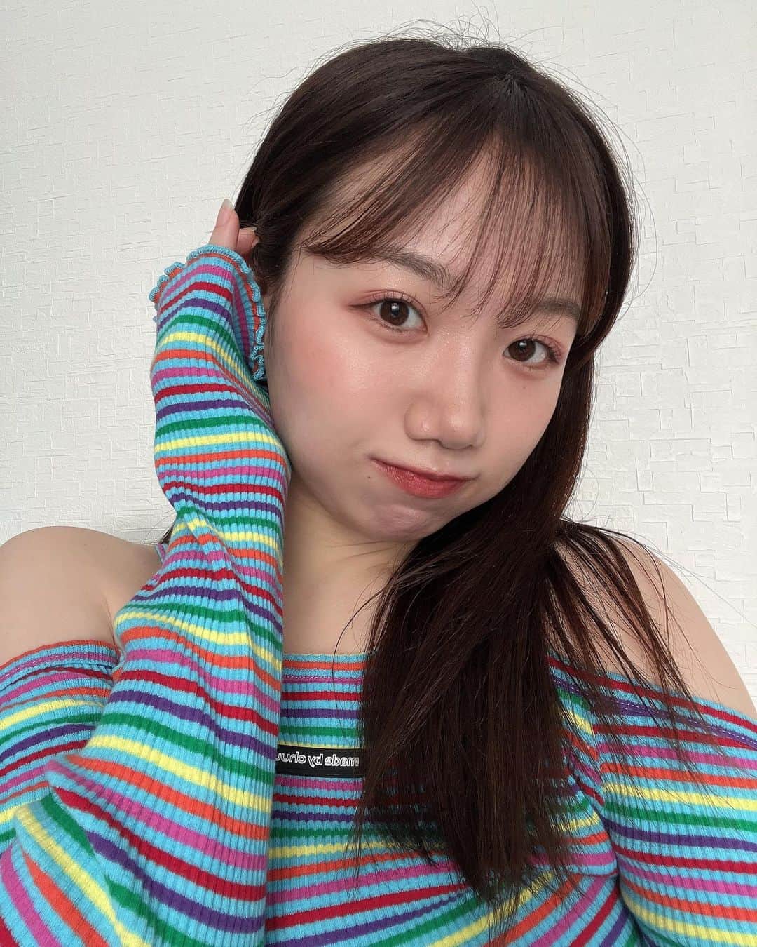 UNAさんのインスタグラム写真 - (UNAInstagram)「カラフル似合う？🌈🌈🌈 . . . tops: @nooneelse_jp  #chuumade #chuu #nooneelse #韓国ファッション #y2kファッション #pr #提供」5月22日 21時26分 - 0314una