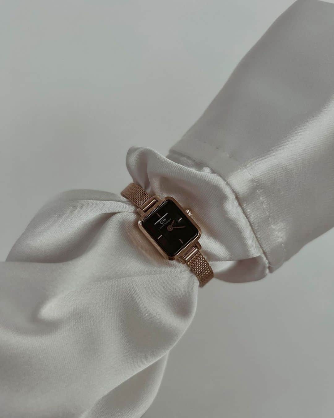 ダニエルウェリントンさんのインスタグラム写真 - (ダニエルウェリントンInstagram)「The Quadro Mini - wear it as a watch and love it as an exquisite piece of jewelry! ⠀⠀⠀⠀⠀⠀⠀⠀⠀ ⠀⠀⠀⠀⠀⠀⠀⠀⠀ #DWquadromini #jewelry #watchforher #mothersdaygift #giftforher #graduationgift #gift」5月22日 21時26分 - danielwellington