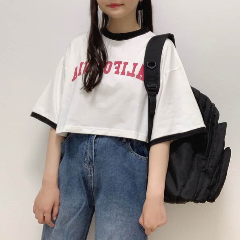 みさねしふくさんのインスタグラム写真 - (みさねしふくInstagram)「ロゴTシャツで春夏コーデまとめ🎐ㅤ 参考になったら保存すると後から見やすいよ👉🏻👉🏻ㅤ ㅤ ロゴTってかわいいからいっぱい集めちゃうんだよね🫢ㅤ ㅤ ちっちゃいロゴもいいけどインパクトあるやつも綺麗めなコーデの外しとかで使えておすすめだよ🫶🏻ㅤ ㅤ ㅤ ㅤ  #tシャツコーデ #リュック女子 #コーデ #プチプラコーデ #プチプラ #古着コーデ #古着女子 #古着mix #フルジョ #カジュアルコーデ #おしゃれ #春コーデ #春服コーデ #春服 #韓国ファッション #ゆるコーデ #オーバーサイズ #着回し #着回しコーデ #きょコ #今日のコーデ #ファッション #gu #guコーデ #guコーデ部 #ジーユー #ファッションコーデ #ボーイッシュコーデ」5月22日 21時27分 - misaneshifuku