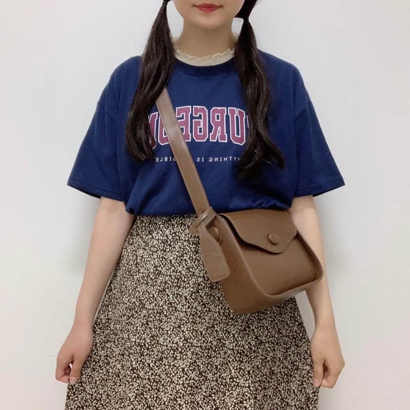 みさねしふくさんのインスタグラム写真 - (みさねしふくInstagram)「ロゴTシャツで春夏コーデまとめ🎐ㅤ 参考になったら保存すると後から見やすいよ👉🏻👉🏻ㅤ ㅤ ロゴTってかわいいからいっぱい集めちゃうんだよね🫢ㅤ ㅤ ちっちゃいロゴもいいけどインパクトあるやつも綺麗めなコーデの外しとかで使えておすすめだよ🫶🏻ㅤ ㅤ ㅤ ㅤ  #tシャツコーデ #リュック女子 #コーデ #プチプラコーデ #プチプラ #古着コーデ #古着女子 #古着mix #フルジョ #カジュアルコーデ #おしゃれ #春コーデ #春服コーデ #春服 #韓国ファッション #ゆるコーデ #オーバーサイズ #着回し #着回しコーデ #きょコ #今日のコーデ #ファッション #gu #guコーデ #guコーデ部 #ジーユー #ファッションコーデ #ボーイッシュコーデ」5月22日 21時27分 - misaneshifuku