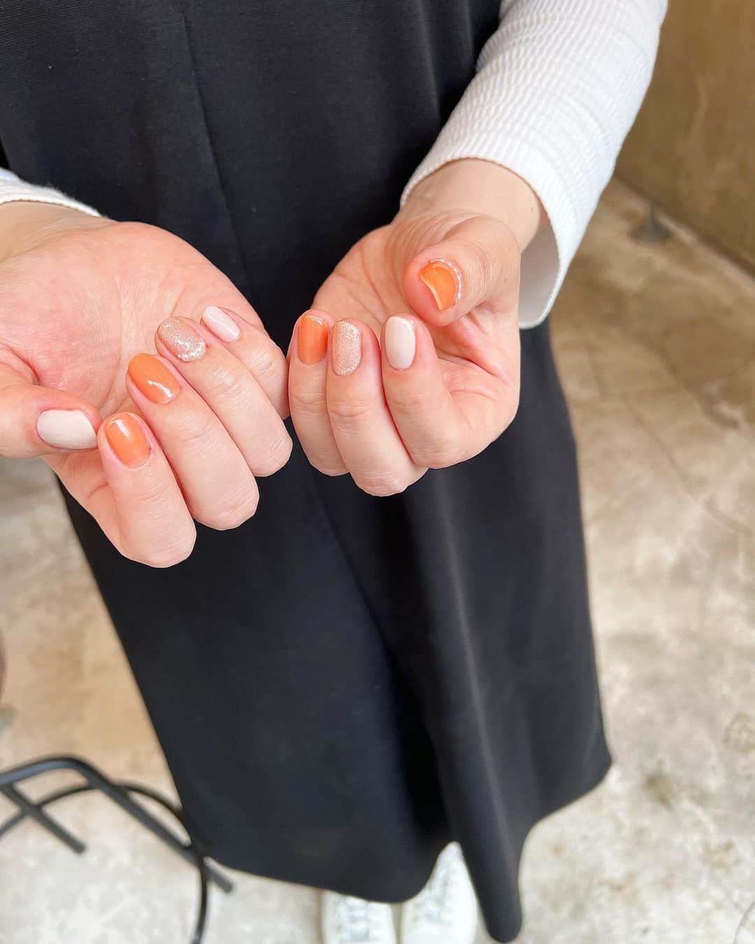 Kana Kobayashiさんのインスタグラム写真 - (Kana KobayashiInstagram)「#nails #ネイルアート #ネイルデザイン #ネイル #シンプルネイル #orange #東京ネイルサロン」5月22日 21時28分 - anela_kana