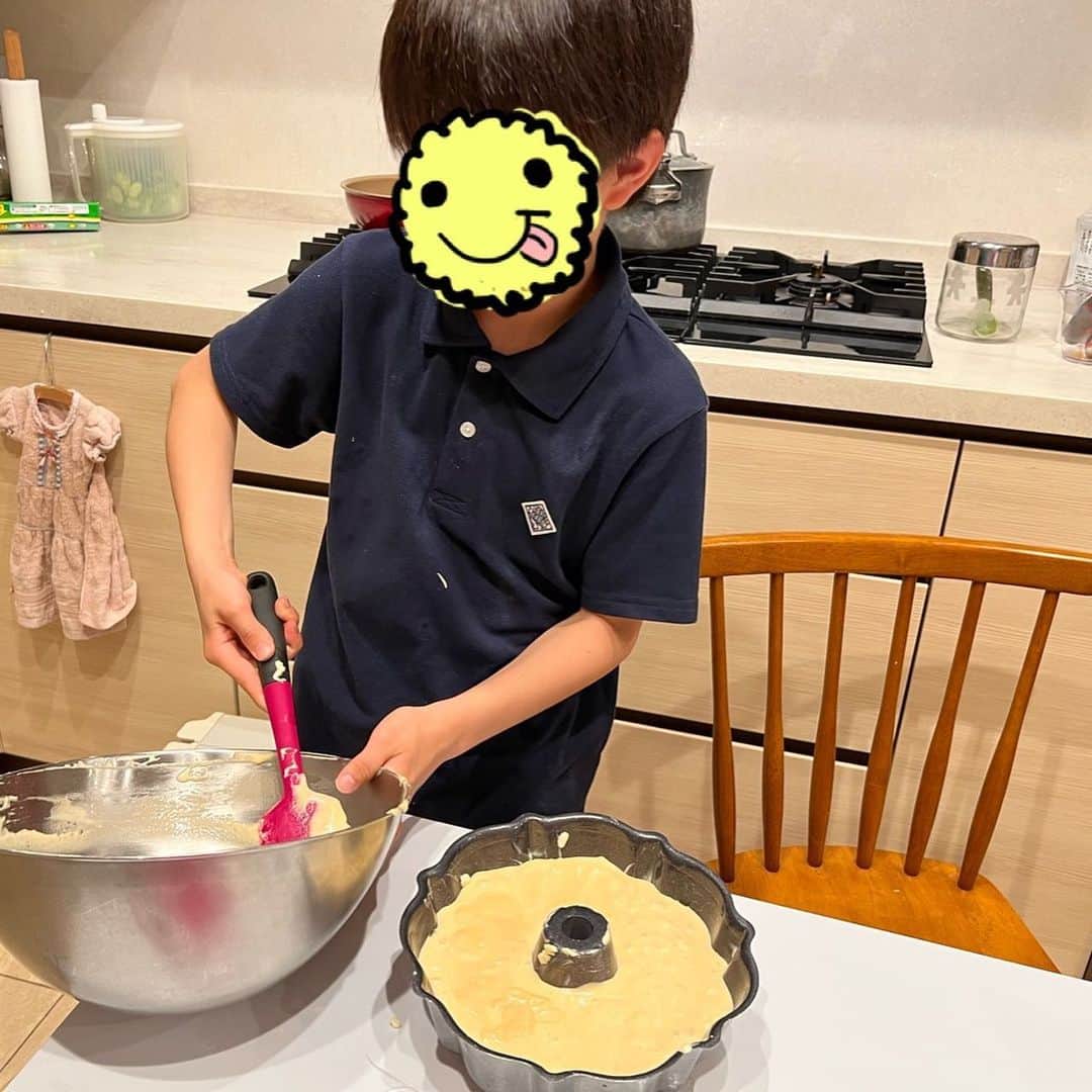 小倉優子さんのインスタグラム写真 - (小倉優子Instagram)「今日は、長男とカトルカールという焼き菓子を作りました☺️✨  バターたっぷりのケーキなので、味が馴染んだ2.3日後が美味しいんです💓  お菓子は 作るのも食べるのも大好きな長男です✨✨  #お菓子作り」5月22日 21時28分 - ogura_yuko_0826