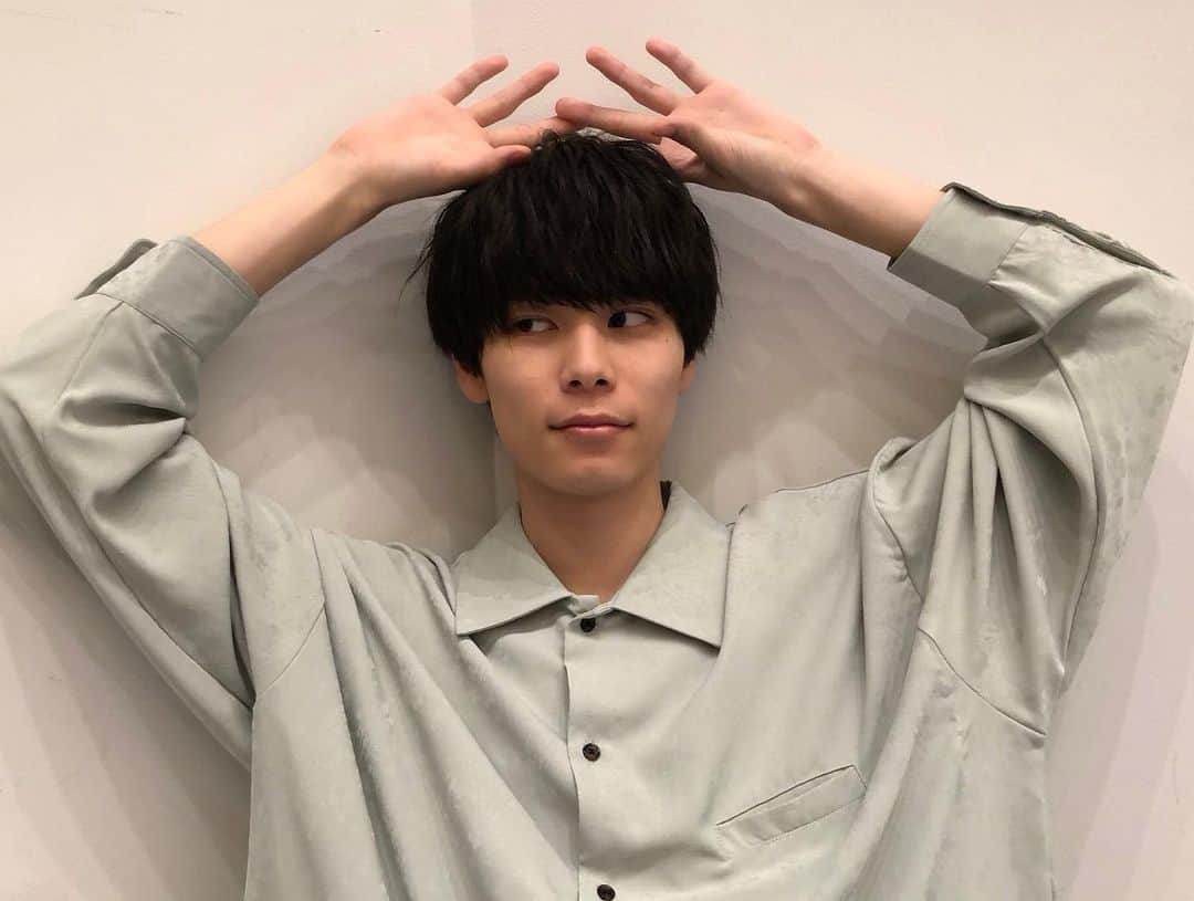 ジュノン編集部さんのインスタグラム写真 - (ジュノン編集部Instagram)「JUNON 7月号はつばーい🫰✨✨ ⁡ 萩原利久くんのオフショをお届けします☺️ ⁡ インタビューでは、主演ドラマ『月読くんの禁断お夜食』のこと、利久くんの夜の過ごし方についてうかがいました🍽️🌃🥘⚽️⛹️ ⁡ そして… ⁡ 【大切なお知らせ】 ⁡ ＼📣利久くんの特大ピンナップがついてます／ ⁡ ⁡ ⁡ #萩原利久 #JUNON #月読くんの禁断お夜食」5月22日 21時28分 - junon_jp