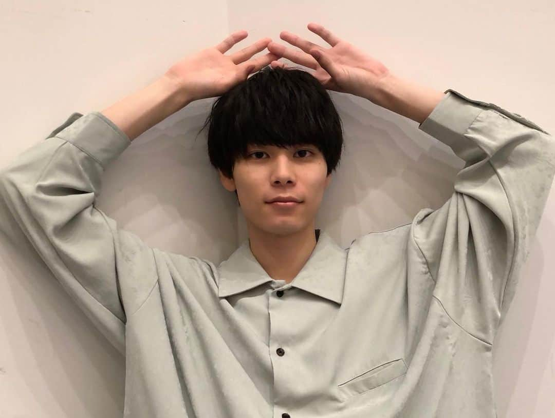 ジュノン編集部さんのインスタグラム写真 - (ジュノン編集部Instagram)「JUNON 7月号はつばーい🫰✨✨ ⁡ 萩原利久くんのオフショをお届けします☺️ ⁡ インタビューでは、主演ドラマ『月読くんの禁断お夜食』のこと、利久くんの夜の過ごし方についてうかがいました🍽️🌃🥘⚽️⛹️ ⁡ そして… ⁡ 【大切なお知らせ】 ⁡ ＼📣利久くんの特大ピンナップがついてます／ ⁡ ⁡ ⁡ #萩原利久 #JUNON #月読くんの禁断お夜食」5月22日 21時28分 - junon_jp