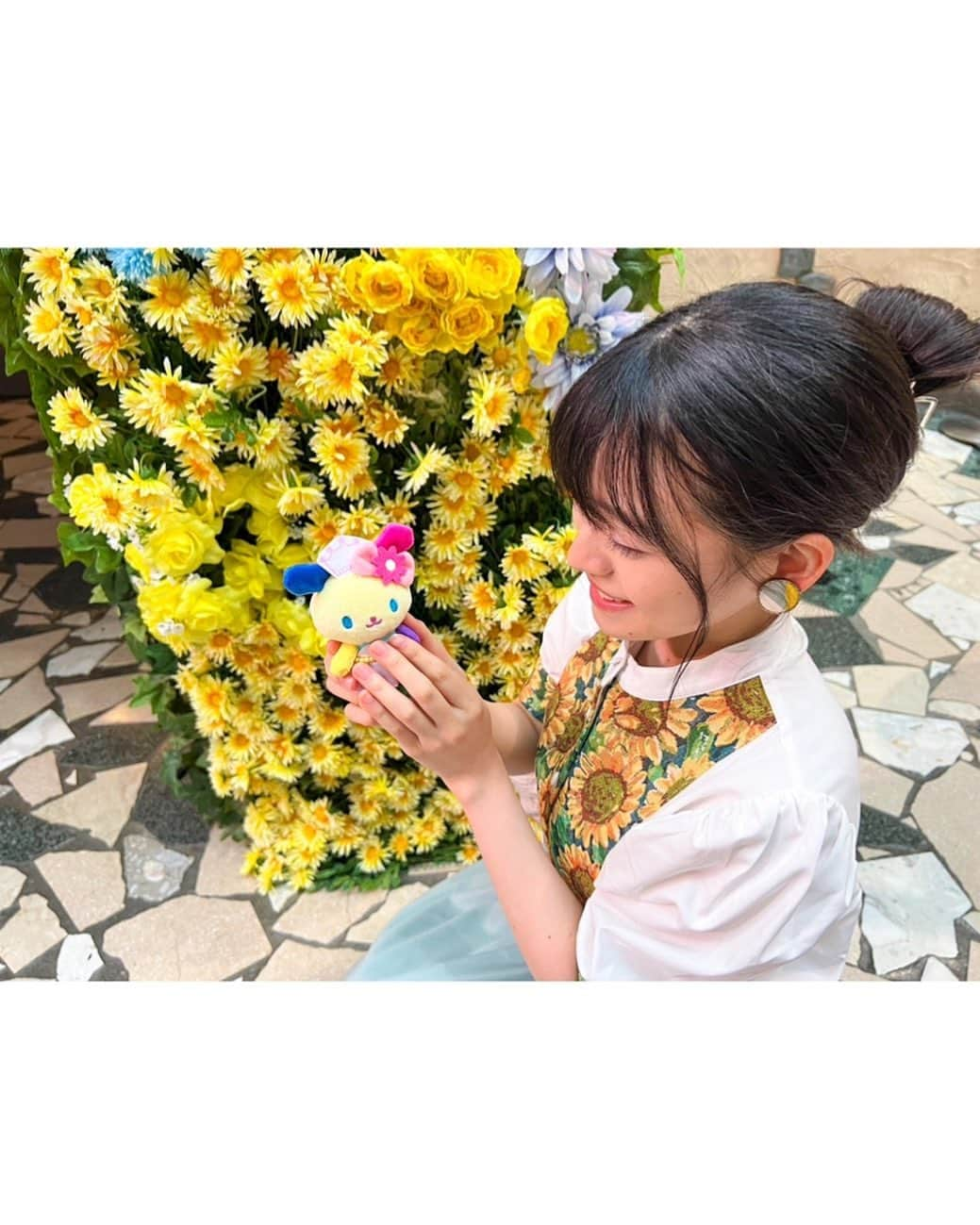 高岡薫のインスタグラム：「ウサハナ🥰  #サンリオピューロランド #ピューロランド #sanriopuroland #フラワーピューロランド #flowerpuroland #ウサハナ #ピューロ写真部 #ピューロジェニック #サンリオキャラクターズ #ひまわり」