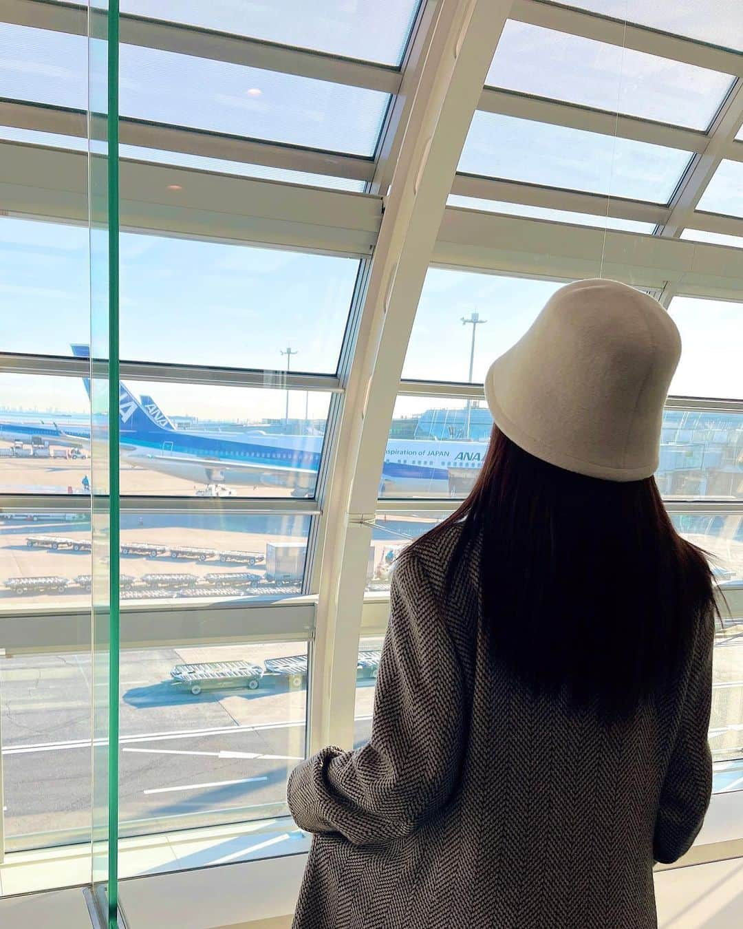 長友彩海さんのインスタグラム写真 - (長友彩海Instagram)「☺︎  HADO優勝ご褒美 金沢旅行 景色編 🛩🫧  1月にママと金沢旅行へ行ってきました！ その時の写真を少しずつ載せていきます~  大雪の影響で行きも帰りも 予定時間より多く飛行機に乗ったり 色んなものを食べたり(次はご飯編します) 夜雪の中ママと温泉行ったり 久しぶりの旅行とても楽しかったです🦀♡   今年は家族で海外旅行行きたいな〜！ 皆さんの応援のおかげです🏳️ありがとう＾＾  #akb48 #長友彩海 #AKB48天下一HADO会 #金沢 #金沢旅行 #兼六園 #ひがし茶屋街 #travel #landscape #view #sightseeing #love #instafashion #instagood #photooftheday #tagsforlikes #like4like #followme #f4f」5月22日 21時36分 - ayami.n_48