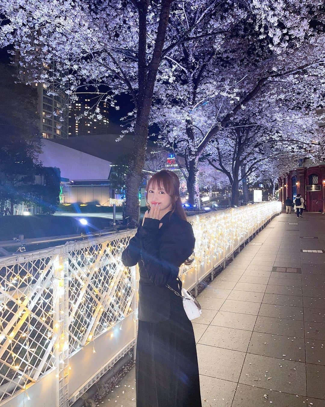 餃子のりさちゃんのインスタグラム：「皆様いかがお過ごしで🌸  気づけばもう真夏ですね🏖  #急に何  #季節の変わり目」
