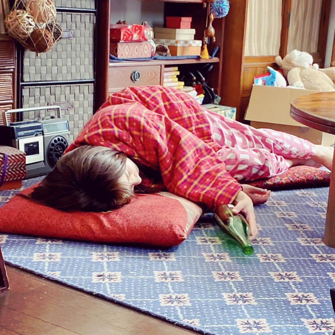 平祐奈のインスタグラム：「🧡🧡🧡 この後22:30~半熟ファミリア8皿目。  今夜は朔太郎と楓子が酒豪のあかりの為に 果実酒を作ってくれます🥃🍊  2人のやりとり超絶かんわいいから絶対見てね🍊  #BS松竹東急ドラマ #半熟ファミリア #浅川大治 くん @a_daiji_at  #吉田萌果 ちゃん @mememeika.y」