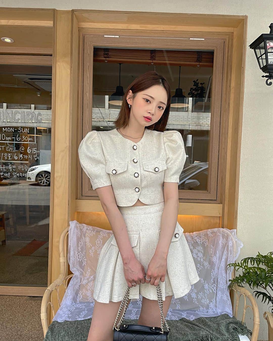 Yoonbitnaのインスタグラム：「데이트 할 분 구해염..🥺🫶🏻」