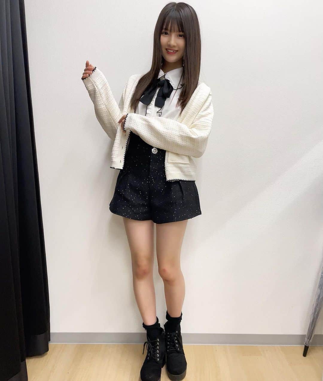 工藤咲姫のインスタグラム：「膝の負傷多し🩹🫧  平坦な道でもコケてしまう謎♡   #登校中  #怪我なく過ごせますよーに  #JK #工藤咲姫」