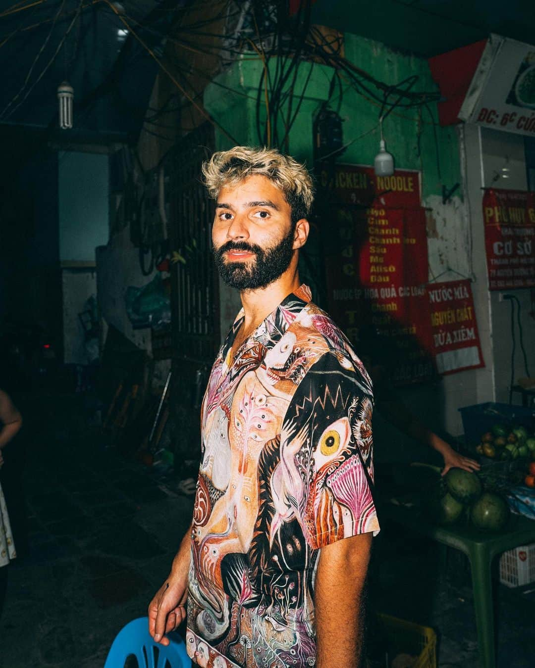 R3habさんのインスタグラム写真 - (R3habInstagram)「VIETNAM, thank you for the warm welcome ❤️🍜 Love you!!」5月22日 21時42分 - r3hab