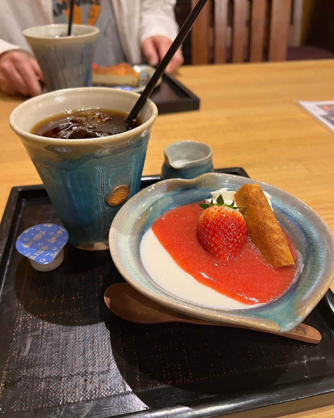 井上咲楽さんのインスタグラム写真 - (井上咲楽Instagram)「. 少し前ですが…益子・陶器市のときに実家に帰りました！ かわいいマグカップ、鍋用の器をゲット。益子にたくさんの人が来ているのを見るのはとっても嬉しかったな、」5月22日 21時53分 - bling2sakura