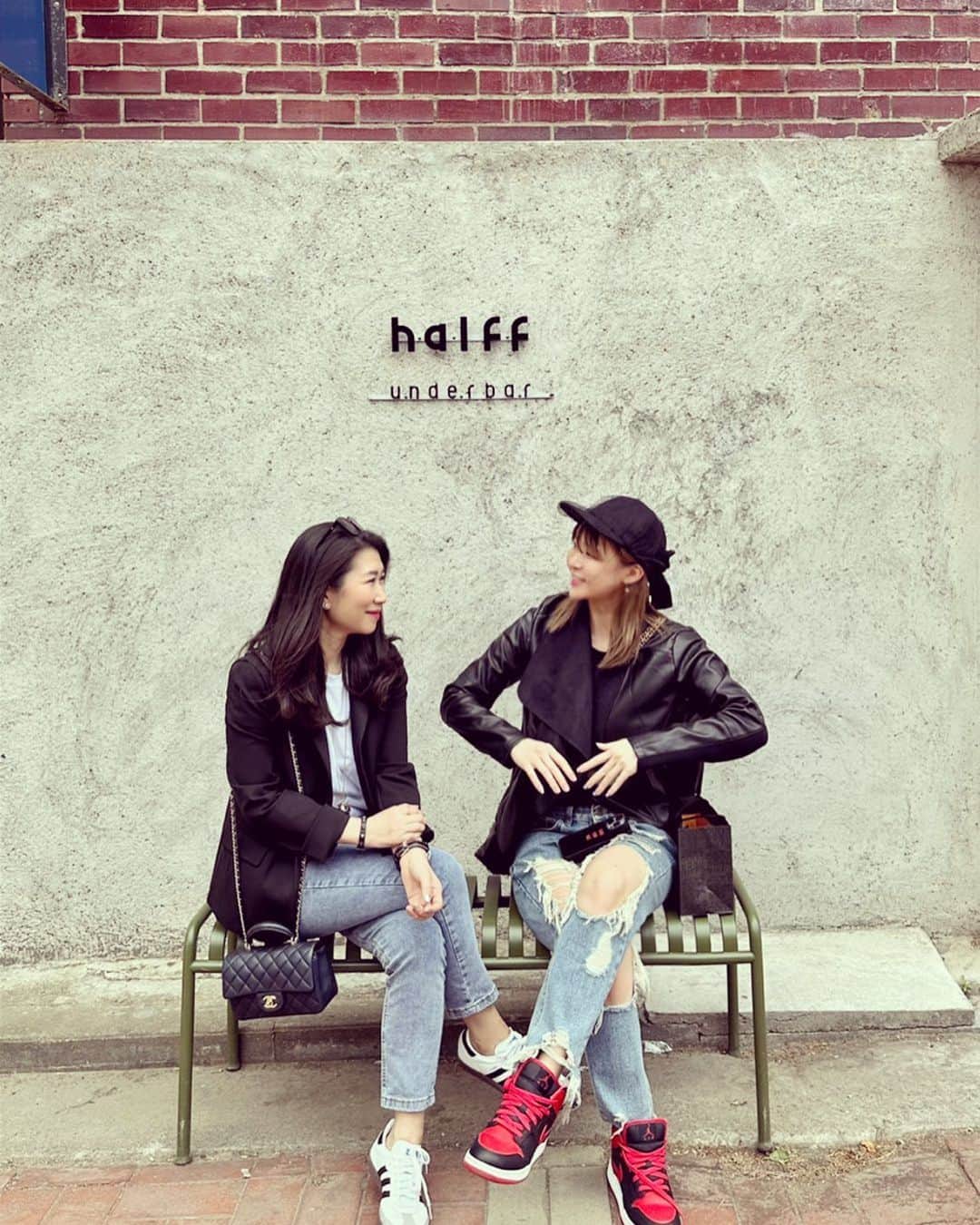 カン・ユンジのインスタグラム：「We haven’t met for a longggggg time but it was nice catching up ❣️  Thank you for such a lovely day😀 I hope to see you soon! 넘나 오랜만에 만난 셰넌. 정말 반가웠징〜〜 #내팔 뭐하고있지? ㅋㅋ 🤣」