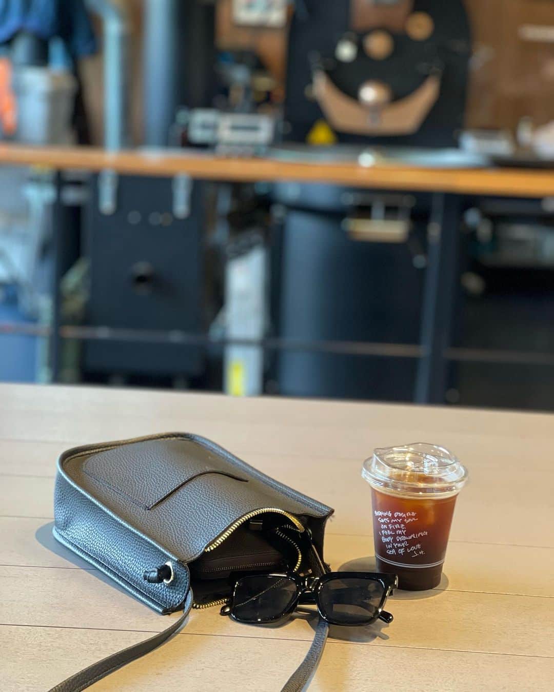 木本泉さんのインスタグラム写真 - (木本泉Instagram)「- アイスコーヒーが美味しい季節がやってきた☀️  #littledaringcoffeeroasters#sharegreenminamiaoyama#tokyocafe#カフェ#アイスコーヒー」5月22日 21時50分 - izumikimoto