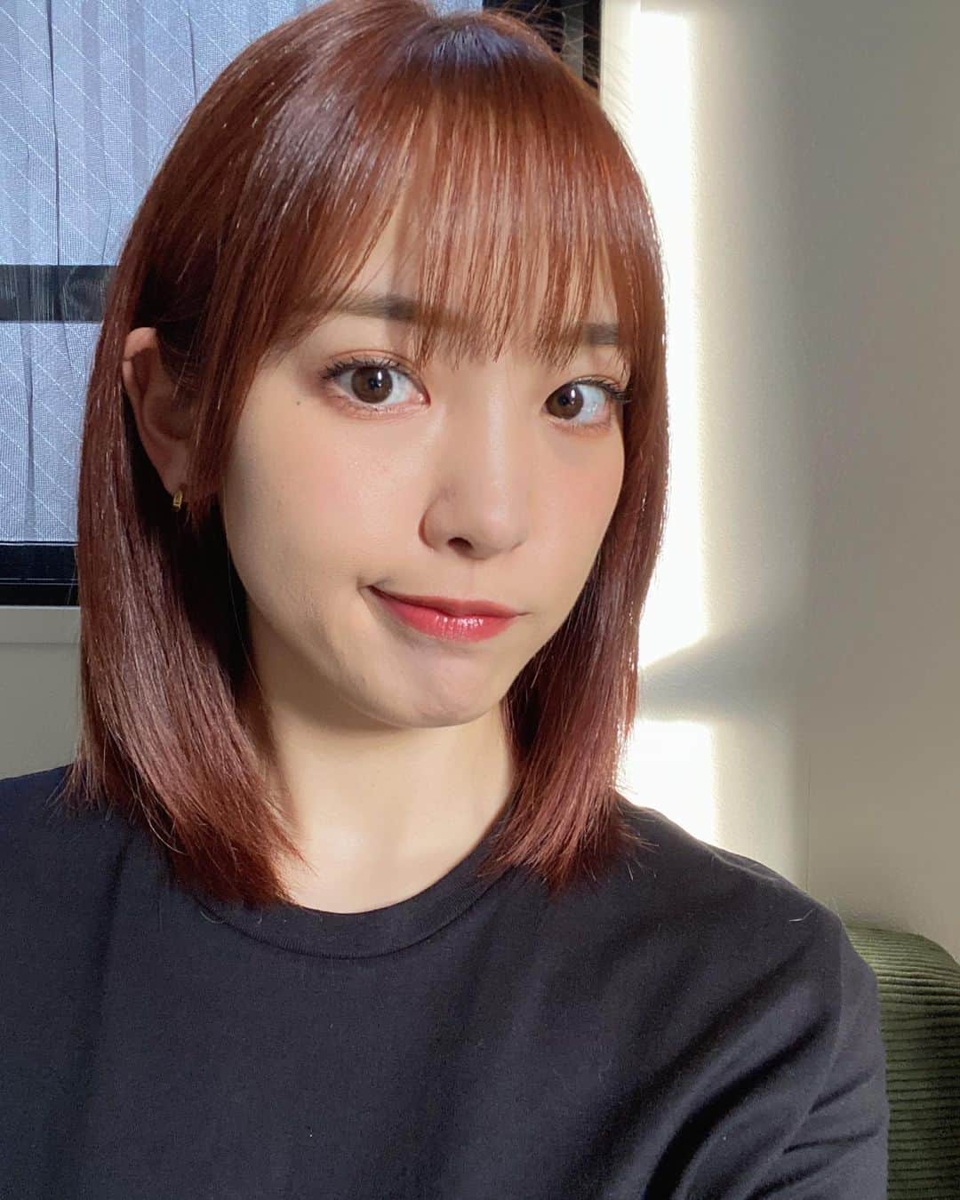 飯窪春菜のインスタグラム：「🌾  稽古中なのであまり発信することが無いのですが、日々お家でゼルダを楽しみつつ🗡️  最近は炊き込みご飯にハマっています🍚  毎回具材を変えつつ味付け変えつつ、お水の配合を研究している感じです！ 理想のお米の硬さの炊き込みご飯になかなかならず、成功率がまずまずと言った様子です……😮‍💨  写真はそれぞれ ・新玉ねぎと鶏胸肉 ・長ネギと鶏胸肉 ・大根とこんにゃくと油あげ が入っています🌾  毎回よい硬さの美味しい炊き込みご飯が作れるように、これからも研究頑張ります✊🏻  #炊き込みご飯 #なにご飯が好きですか？ #いつもお茶碗に山盛りです」