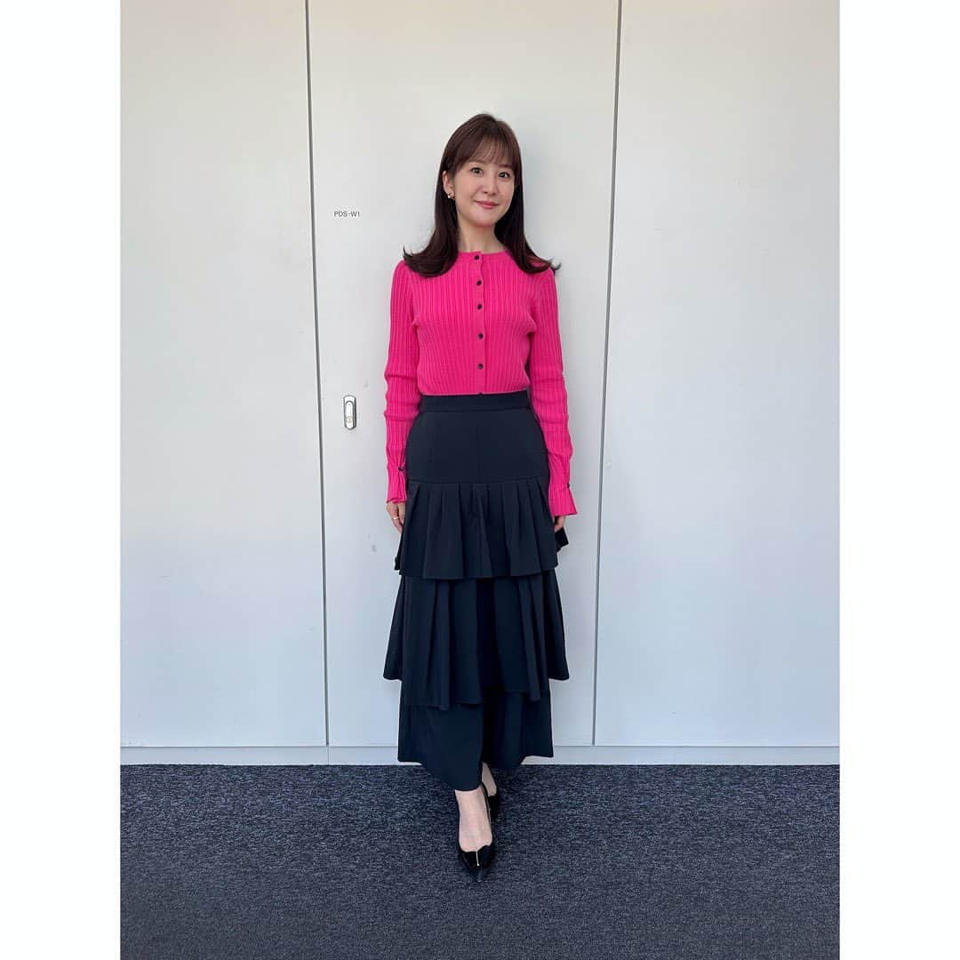 林美桜さんのインスタグラム写真 - (林美桜Instagram)「. #ワイドスクランブル #衣装 1.2 ブラウス・スカート・イヤリング @lanvin_en_bleu_womens ブレスレット @star_jewelry_girl 靴 @randa_pic  3.4 ワンピース・ネックレス @lanvin_en_bleu_womens アクセサリー @nomg_official 靴 @randa_pic  5.6 ブラウス・パンツ @lanvin_en_bleu_womens イヤリング @yuha.jewelry_works @higashiyamapr リング @nomg_official  7.8 トップス・パンツ・イヤリング @lanvin_en_bleu_womens リング @nomg_official」5月22日 13時10分 - miou0hayashi