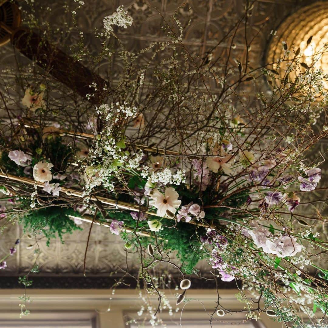 THE SODOH WEDDING OFFICIALさんのインスタグラム写真 - (THE SODOH WEDDING OFFICIALInstagram)「*  青竹を使ったコーディネート お花とのバランスが素敵です  こちらのコーディネートは2月挙式のおふたり 春先取りの春のお花もたくさん使われております  PHOTO by @unplugged_kyoto  >>> @sodoh_wedding  #sodoh花嫁 #thesodohhigashiyamakyoto #ザソウドウ東山京都 #sodoh #weddingdress #dress #kyoto #wedding #thetreatdressing #プレ花嫁 #卒花嫁 #結婚準備 #式場探し #関西花嫁 #京都花嫁 #京都結婚式#東山」5月22日 13時35分 - sodoh_wedding