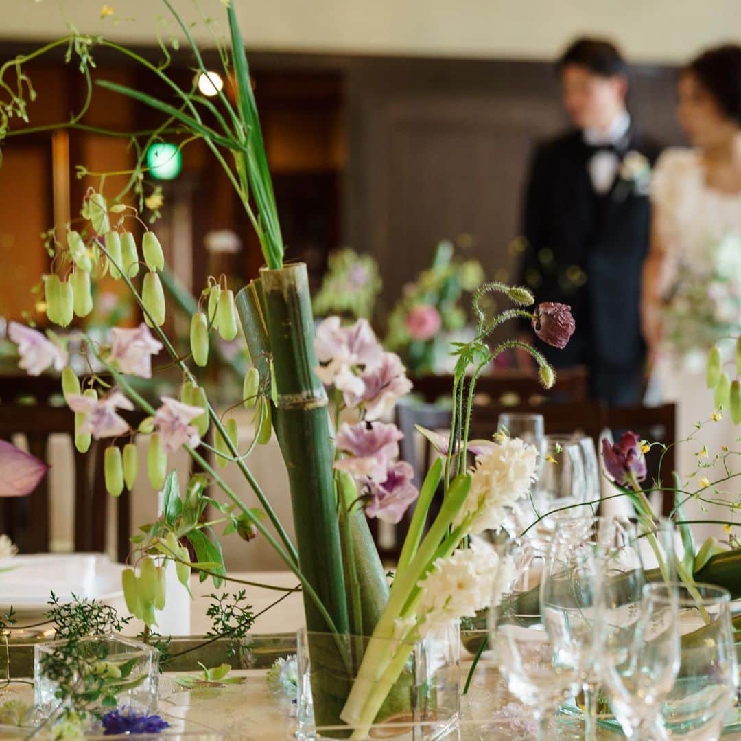 THE SODOH WEDDING OFFICIALのインスタグラム：「*  青竹を使ったコーディネート お花とのバランスが素敵です  こちらのコーディネートは2月挙式のおふたり 春先取りの春のお花もたくさん使われております  PHOTO by @unplugged_kyoto  >>> @sodoh_wedding  #sodoh花嫁 #thesodohhigashiyamakyoto #ザソウドウ東山京都 #sodoh #weddingdress #dress #kyoto #wedding #thetreatdressing #プレ花嫁 #卒花嫁 #結婚準備 #式場探し #関西花嫁 #京都花嫁 #京都結婚式#東山」
