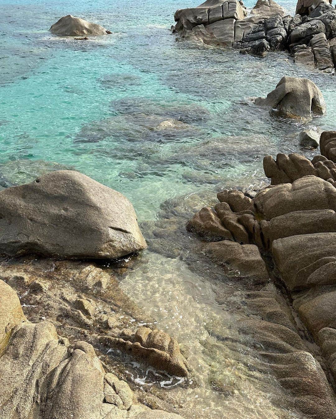 西内ひろさんのインスタグラム写真 - (西内ひろInstagram)「📍フランス/Corse  ラストはコルシカ島🇫🇷で過ごしました🙏　　　  ナポレオンが産まれた島。 海がとても綺麗で、歴史も感じられる島。  まだ海に入るには少し水が冷たく、まだ早かった😅 けど、無理やり入りましたw  #コルシカ島 #フランス #旅行好きな人と繋がりたい」5月22日 13時33分 - 0214hiro