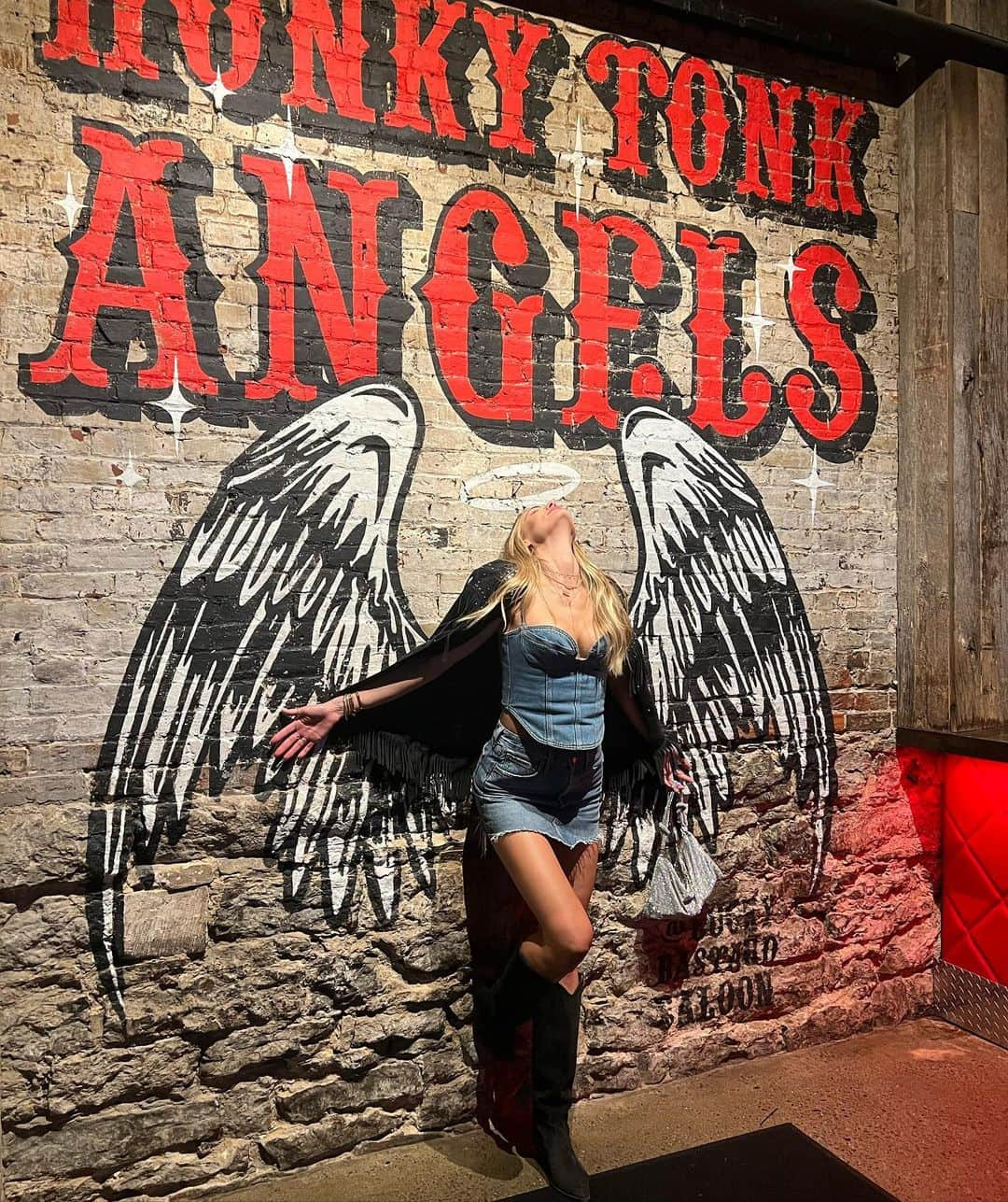 トリ・プラバーのインスタグラム：「Had a real Honky Tonk time celebrating our girl @jessfpeterson in my new favorite city. Nashville you have my 🤍and I really love your fried pickles..」