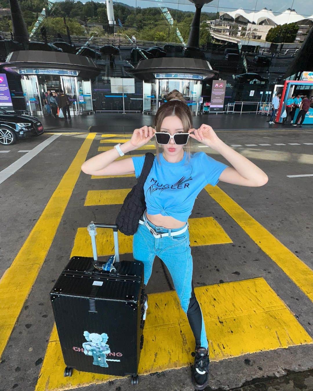 Yumi Wongさんのインスタグラム写真 - (Yumi WongInstagram)「Yumi正在被運送to香港中。。🦋 #muglerhm #mugler #hm」5月22日 14時10分 - yumiwong_official