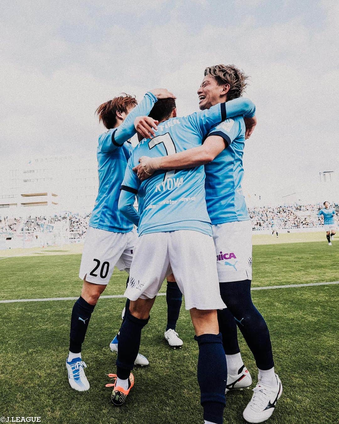 Ｊリーグさんのインスタグラム写真 - (ＪリーグInstagram)「📸𝐉.𝐋𝐄𝐀𝐆𝐔𝐄 𝐏𝐡𝐨𝐭𝐨𝐠𝐫𝐚𝐩𝐡⚽  ∼明治安田生命J１リーグ第14節∼ 今節は、どんなシーンに胸をアツくさせたでしょうか‼️ 5月はまだまだ試合が盛りだくさんです🙌  #横浜FC #山下諒也 #横浜Fマリノス #マルコスジュニオール #サガン鳥栖 #小野裕二 #北海道コンサドーレ札幌 #浅野雄也 #セレッソ大阪 #上門知樹 #名古屋グランパス #キャスパーユンカー #FC東京 #塚川孝輝  #鹿島アントラーズ #常本佳吾 #アビスパ福岡 #紺野和也 #柏レイソル #細谷真大  #Jリーグ #jleague #サッカー #soccer #football #J30」5月22日 14時04分 - jleaguejp