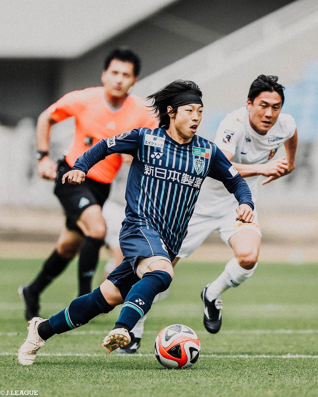 Ｊリーグさんのインスタグラム写真 - (ＪリーグInstagram)「📸𝐉.𝐋𝐄𝐀𝐆𝐔𝐄 𝐏𝐡𝐨𝐭𝐨𝐠𝐫𝐚𝐩𝐡⚽  ∼明治安田生命J１リーグ第14節∼ 今節は、どんなシーンに胸をアツくさせたでしょうか‼️ 5月はまだまだ試合が盛りだくさんです🙌  #横浜FC #山下諒也 #横浜Fマリノス #マルコスジュニオール #サガン鳥栖 #小野裕二 #北海道コンサドーレ札幌 #浅野雄也 #セレッソ大阪 #上門知樹 #名古屋グランパス #キャスパーユンカー #FC東京 #塚川孝輝  #鹿島アントラーズ #常本佳吾 #アビスパ福岡 #紺野和也 #柏レイソル #細谷真大  #Jリーグ #jleague #サッカー #soccer #football #J30」5月22日 14時04分 - jleaguejp