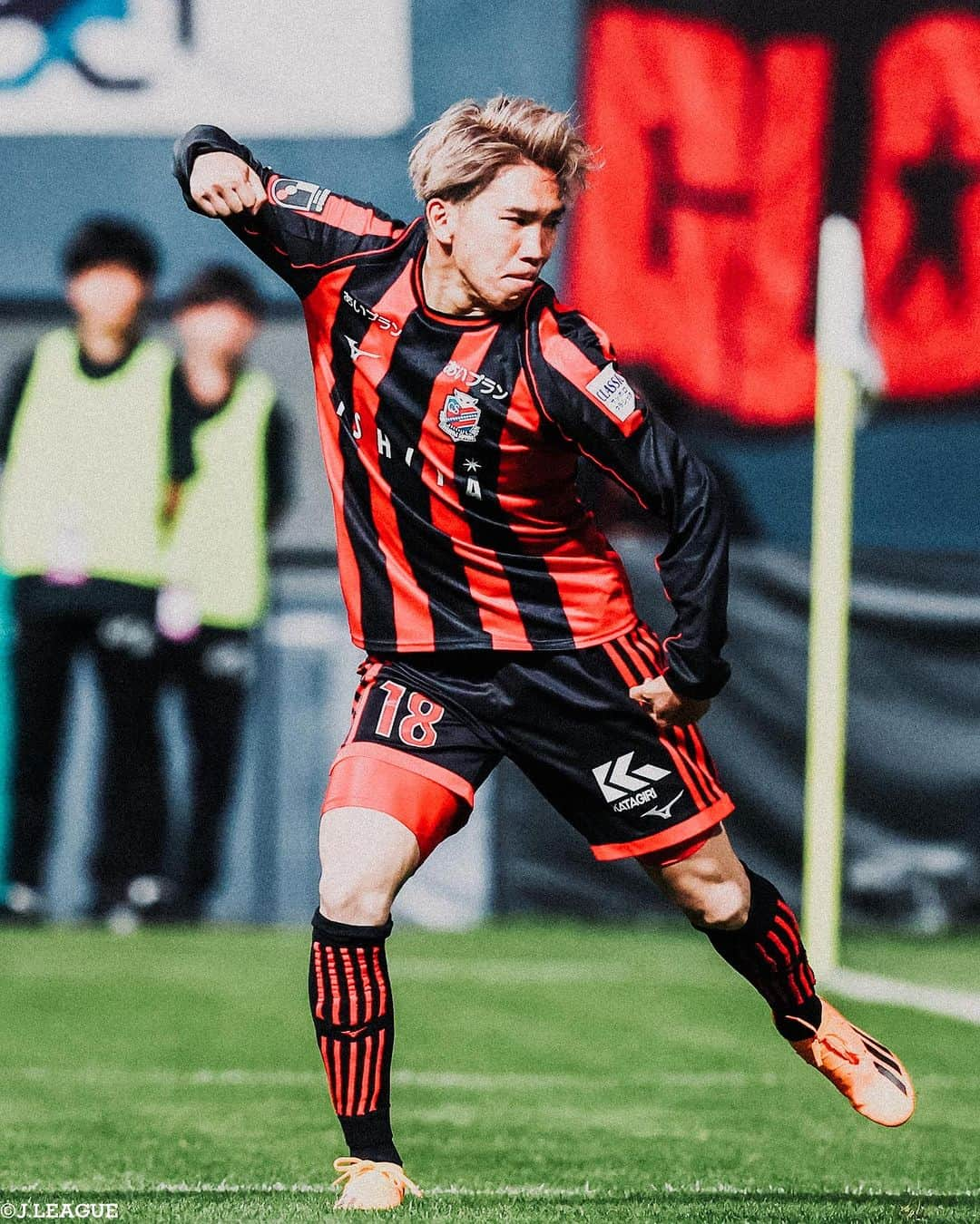 Ｊリーグさんのインスタグラム写真 - (ＪリーグInstagram)「📸𝐉.𝐋𝐄𝐀𝐆𝐔𝐄 𝐏𝐡𝐨𝐭𝐨𝐠𝐫𝐚𝐩𝐡⚽  ∼明治安田生命J１リーグ第14節∼ 今節は、どんなシーンに胸をアツくさせたでしょうか‼️ 5月はまだまだ試合が盛りだくさんです🙌  #横浜FC #山下諒也 #横浜Fマリノス #マルコスジュニオール #サガン鳥栖 #小野裕二 #北海道コンサドーレ札幌 #浅野雄也 #セレッソ大阪 #上門知樹 #名古屋グランパス #キャスパーユンカー #FC東京 #塚川孝輝  #鹿島アントラーズ #常本佳吾 #アビスパ福岡 #紺野和也 #柏レイソル #細谷真大  #Jリーグ #jleague #サッカー #soccer #football #J30」5月22日 14時04分 - jleaguejp