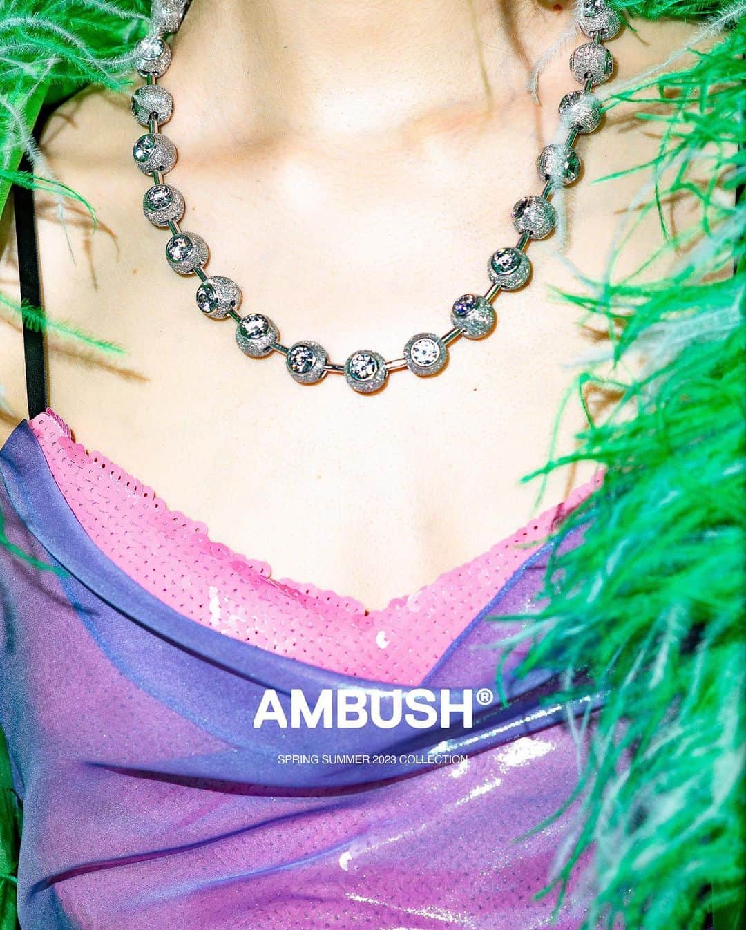 AMBUSHさんのインスタグラム写真 - (AMBUSHInstagram)「#AMBUSH COUTURE BALL CHAIN upsizes the classic ball chain and decorates it with brilliant stones. Exclusive to our TOKYO WORKSHOP. 📸」5月22日 14時27分 - ambush_official