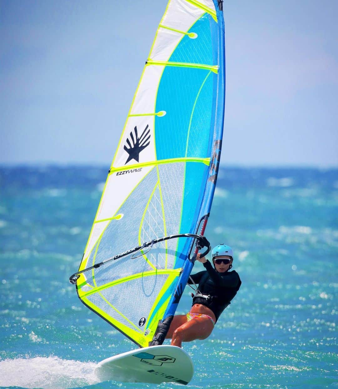 ミカエラ・シフリンさんのインスタグラム写真 - (ミカエラ・シフリンInstagram)「Windsurf & Training Camp on Maui ended a few days ago! Gonna miss getting catapulted off my rig on the daily and accidentally drinking the entire ocean in a session only for it to pour out my nose later in the day, but duty calls! Now it’s time to do more training in other parts of the world! Like… home… hahah☺️  Shout out to @erikaederphotography for the awesome water shots and especially for getting actual real hard copy evidence of me doing a gybe!  #BeWhoYouAre @oakley #BXTR」5月22日 14時41分 - mikaelashiffrin