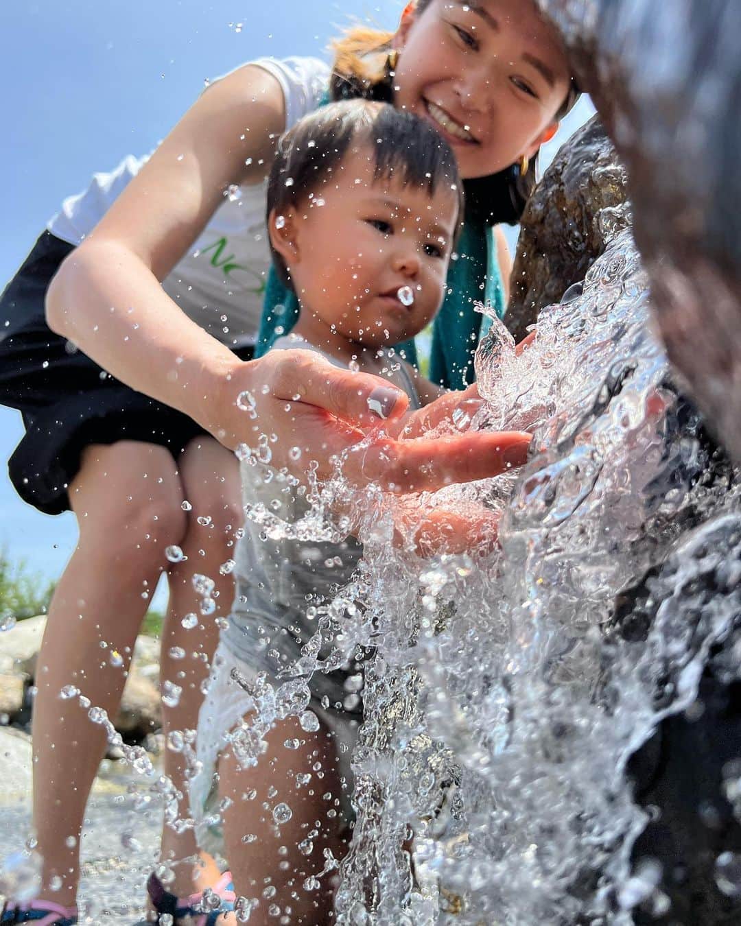 美優さんのインスタグラム写真 - (美優Instagram)「週末は家族でキャンプに行って来ました☺️  キャンプ場から徒歩1〜2分で川があり、とーっても綺麗な川でさいこうでした！🤩  #キャンプ　#キャンプ場　#フレンドパークむかわ  #川遊び　#1歳7ヶ月」5月22日 14時52分 - miyu11_20