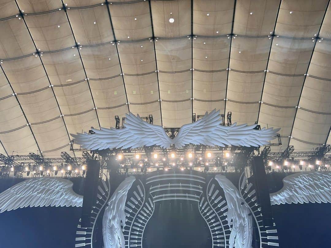 佐藤璃果さんのインスタグラム写真 - (佐藤璃果Instagram)「.  飛鳥さん卒業コンサートありがとうございました🪽🫧  飛鳥さんの魅力が詰まった素敵なステージに 一緒に立てて幸せでした。 飛鳥さんは唯一無二で本当にかっこいい先輩です。   #乃木坂46  #佐藤璃果 #licagram #齋藤飛鳥卒業コンサート」5月22日 15時07分 - lica_sato_official
