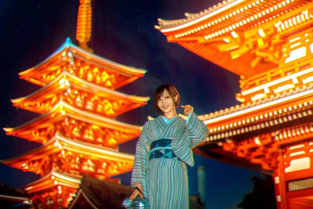 関口愛美のインスタグラム：「Photo @kitsunetsuki.jp   I'm in Dubai now. And of course I love Japanese traditional culture❤️  #japan #dubai #photograph #japanesephotography #cyberpunk #retro #kimono #着物 #asakusa #浅草 #portraitphotography #kitsunetsuki」