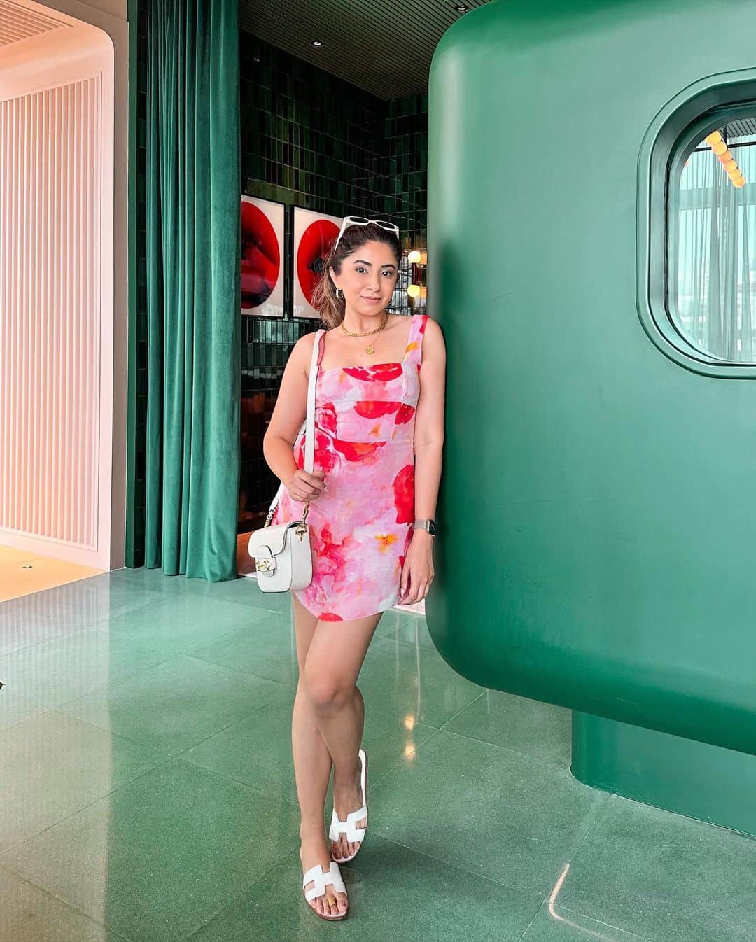 Aashna Shroffさんのインスタグラム写真 - (Aashna ShroffInstagram)「hotelscape of my dreams 🍬  wearing @summersomewhereshop」5月22日 16時02分 - aashnashroff
