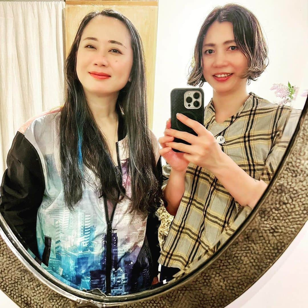 レイチェル・チャンさんのインスタグラム写真 - (レイチェル・チャンInstagram)「Thank you always, Chiyuki for the wonderful job✨My hair them is “universe & unicorn” ブリーチして出てきた色味がレインボーカラー🌈テーマは宇宙人&ユニコーン🦄  #haircolor #ヘアカラー #universe #宇宙 #unicorn #ユニコーン」5月22日 15時57分 - rachelchanjpn