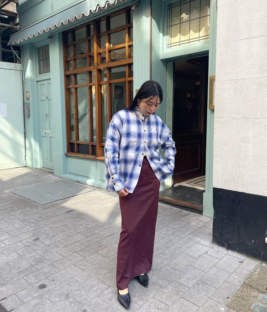 Yu-kiのインスタグラム：「ずっと欲しかった @digne.official の洋服、最初の一枚はワンピースにしました👗大人ブラウンなキャミワンピース、シャツ羽織ったりジャケット羽織ったり、一枚でも着れたり着回し自由自在🫶🏻私は長めに着たかったのでサイズ2でちょうどいい感じ◎この日はお気に入りの @a_k_i_o_official のシャツとのすきの組み合わせがめちゃくちゃかわいくてテンション上がった日💙🤎」