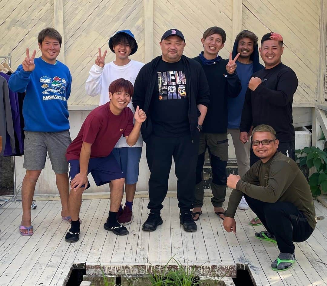丸山ゴンザレスのインスタグラム：「沖縄での収録ではハイサイ探偵団とコラボ！メンバーはみんなナイスガイです。YouTube沖縄シリーズはしばらく続きます。 #はいさい探偵団  #ハイサイ探偵団」