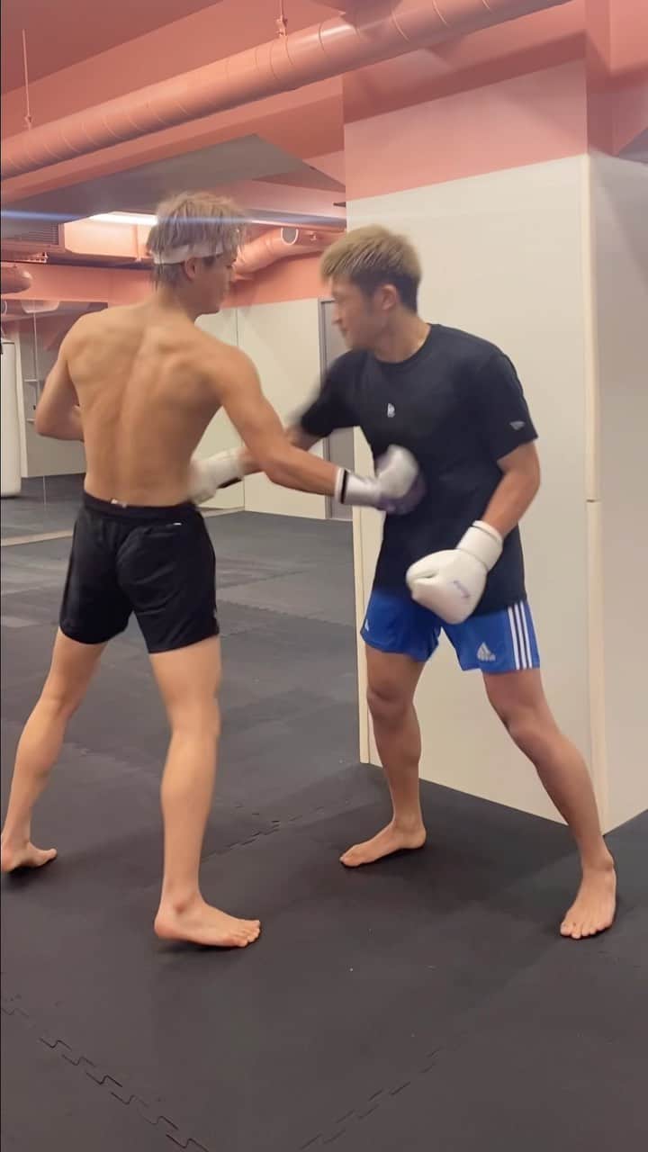 のインスタグラム：「練習終わりにボディ殴り合い🤛🤮」