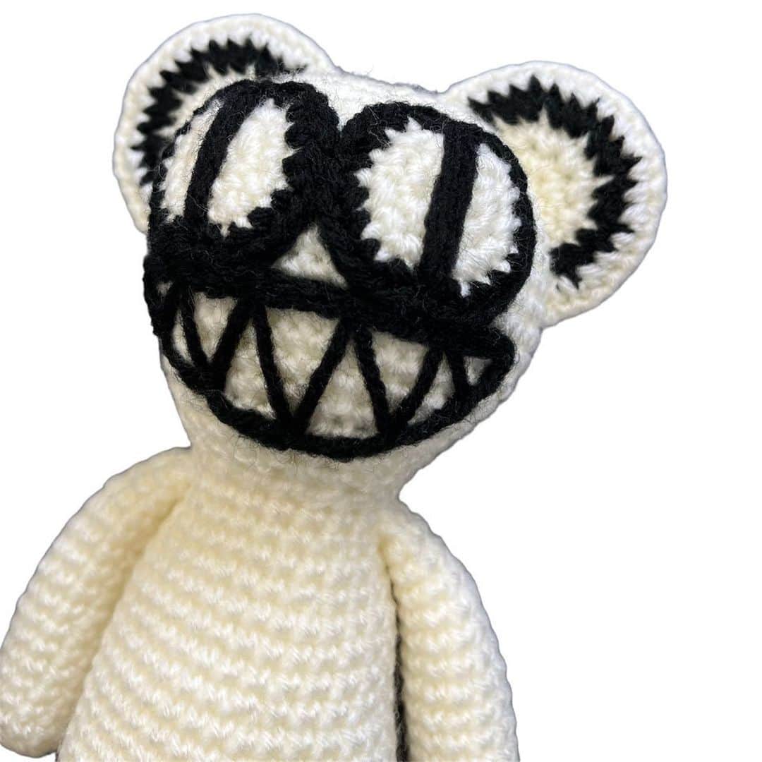 ジャムルさんのインスタグラム写真 - (ジャムルInstagram)「"ANGRY BEAR" knitting doll ¥8000+tax(8800) . ハンドメイド・ニッティング ドールの第二弾！  今回はレディ◯ヘッドの正式マスコット・キャラクターの「ANGRY BEAR」です。  1体1体手作業で製作されているので、表情など若干個体差がある場合もございます。 次回入荷は今のところ未定となりますのでこの機会に是非！  ちょっとしたプレゼントにもおすすめです！  体長　: 約21cm . WEB SHOPに入荷しております。 是非ご覧ください。 jammru.com  #お問い合わせはお電話で承ります #jammru #osaka  #fashion  #streetstyle  #streetfashion  #vtg  #vintage  #used  #usedclothing  #古着 #古着屋 #ファッション #70s #80s #90s」5月22日 16時28分 - jammru