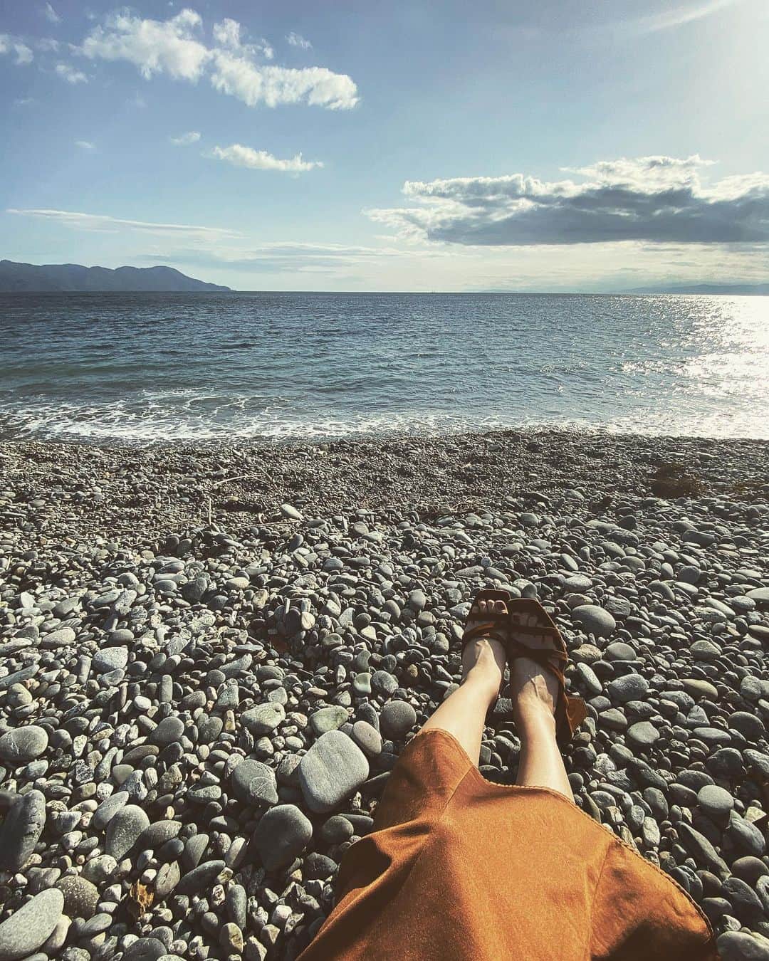 のインスタグラム：「A life only of the once. That’s all lives we have.ーJoan of Arc  🤎🤎🤎 #drive #dayoff #ドライブ #海」