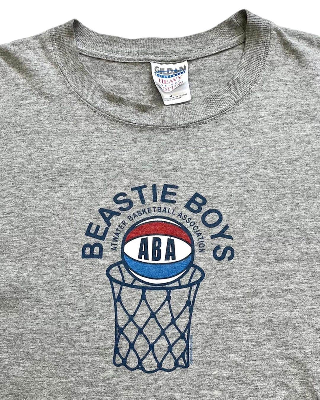 ジャムルさんのインスタグラム写真 - (ジャムルInstagram)「2000's　BEASTIE BOYS ¥10800+tax(11880) . もはや説明不要でしょう！ 音物系Tシャツの中でも常に人気のビースティー・ボーイズ。  こちらは94年にリリースされたアルバム「ILL COMMUNICATION」に収録の 「Atwater Basketball Association」の2000年のクレジット入りTシャツになります。 シンプルだけどBEASTIEとなればやっぱりオシャレ感が漂うグラフィックがナイスです！ .  WEB SHOPに入荷しております。 是非ご覧ください。 jammru.com  #お問い合わせはお電話で承ります #jammru#jammru_tee#vintagetshirt #vintagetee#vintagebandtee#beastieboys  #osaka  #fashion  #streetstyle  #streetfashion  #vtg  #vintage  #used  #usedclothing  #古着 #古着屋 #ファッション #70s #80s #90s」5月22日 16時39分 - jammru