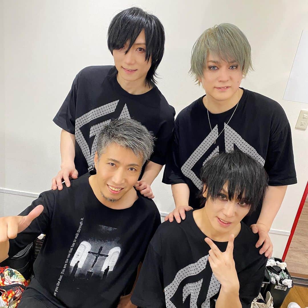 高井淳のインスタグラム：「高田馬場CLUB PHASE Unleash the Flame of Resonance ギル君サポート&セッションをプレイしました 良き一日でした☺︎ 同じパートなのでKOHTAさんとのセッションは 味わい深い瞬間です。」