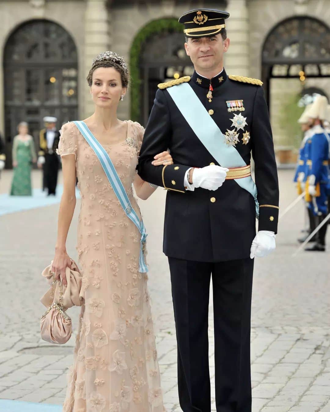 Vogue Españaさんのインスタグラム写真 - (Vogue EspañaInstagram)「Por el 19 aniversario de la boda de los reyes Felipe y Letizia, repasamos algunas de sus imágenes más icónicas. {Todas las fotos están en el link de la bio}」5月22日 22時13分 - voguespain