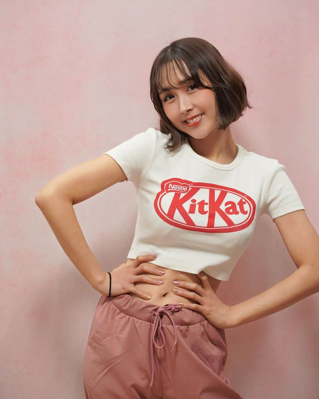 小池ジョアンナさんのインスタグラム写真 - (小池ジョアンナInstagram)「正解は【KitKat】でした！🍫❤️  殆どみんな当たってたね🤣  この写真は去年のなんだけど 遊びで撮って、封印しようと思ったけど 今更公開してみました  ストーリー反応くれた皆さま ありがとうございました😂🙏  この時より身体が健康になった分、体重も増えたから 夏に向けてシェイプアップ頑張ります、、🙄🤯🔥  #portraitphotography #portrait #model #小池ジョアンナ #ボブヘア #韓国風意識してみた #안녕 #안녕하세요  #kitkat」5月22日 22時14分 - joan711