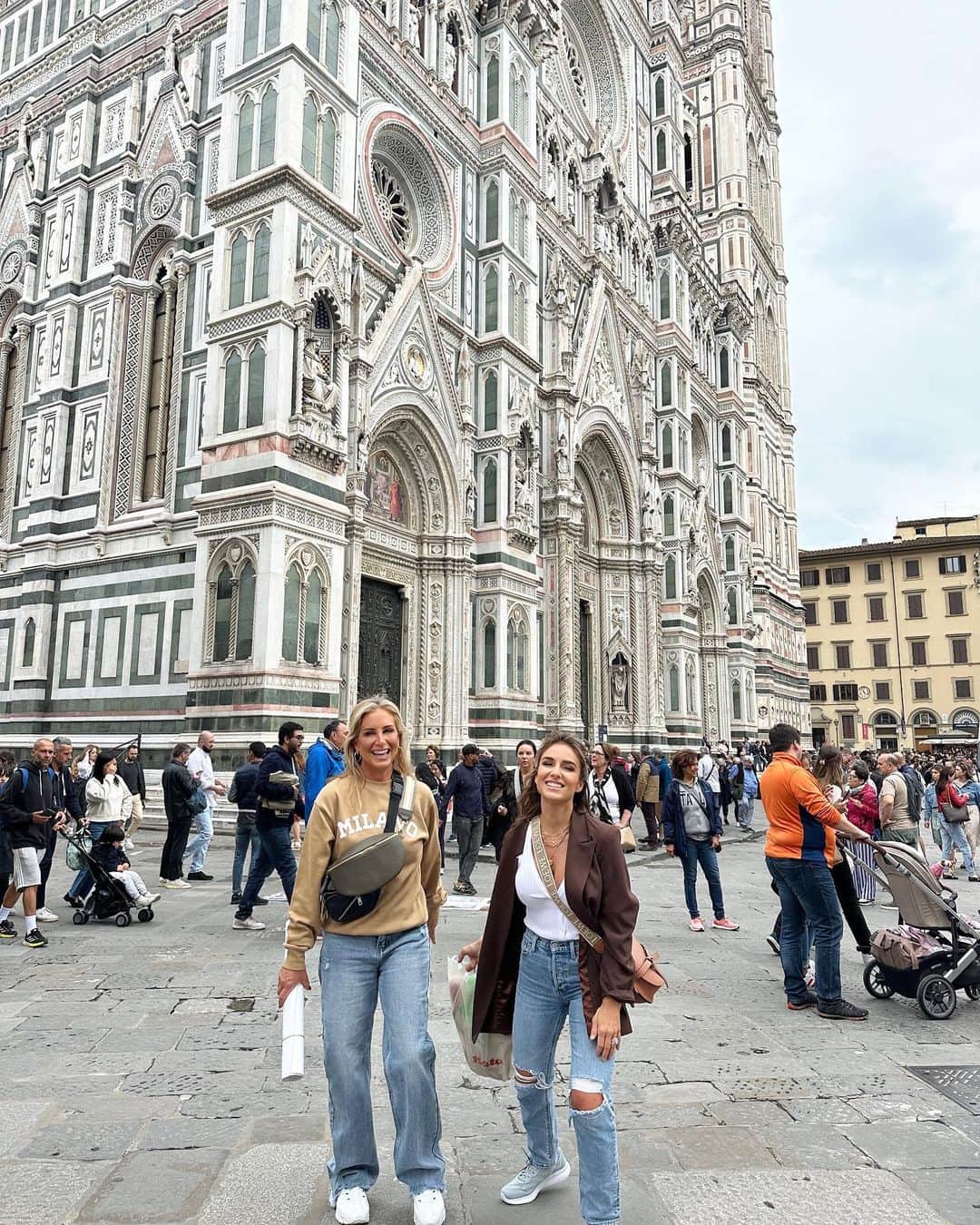 Jessie Jamesさんのインスタグラム写真 - (Jessie JamesInstagram)「Florence & Bologna 🤌🏽🍷🥹✨💓 You warmed our hearts💓 Now off to Sicily to meet up with Geegee to see our cousins and experience where our roots and family come from🙏🏽🙌🏽🤗🍝🤞✨」5月22日 22時15分 - jessiejamesdecker