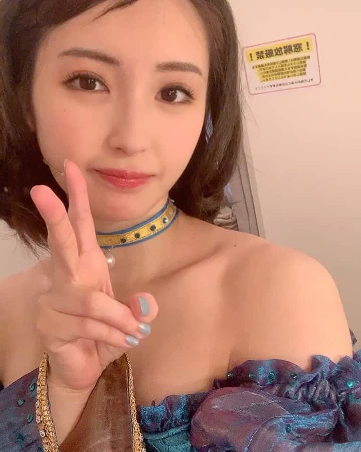 井上小百合のインスタグラム：「ミュージカル繋がりで  #BEE MORE CHILL のときの 。  どこにも載せてないままだったので 今更だけど載っけとこ！ 笑 中々こんな格好しないし 。  楽しい現場だったなー みんな元気かなあー ⠉̮⃝」