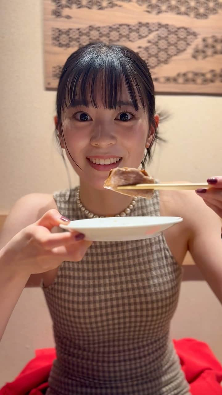 坂井仁香のインスタグラム：「お肉が好きすぎる🥩❤️  #坂井仁香#ひとちゃん#超とき宣#超ときめき宣伝部#焼肉#もぐもぐ動画」